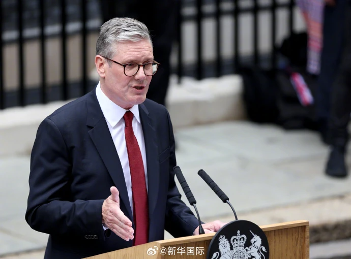 英国のスターマー首相は８年ぶりに中国を訪問し、「歴代首相が中国を訪問しなかったのは職務怠慢だ」と述べた。