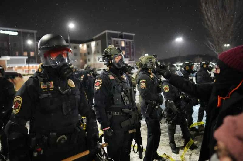 ミラノ冬季オリンピックの警備を支援するために米国のICE職員を派遣したことが論争を巻き起こしている。市長は「民兵の殺害」を歓迎しないと述べた。