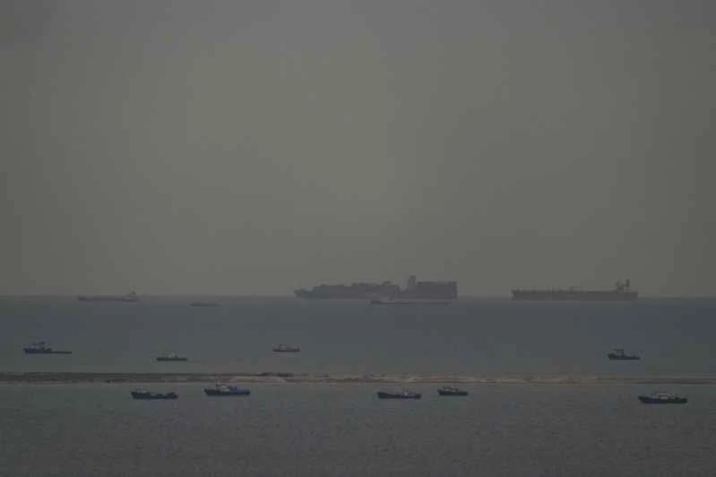 イランは、パキスタン船籍の船舶20隻がホルムズ海峡を通過することを許可することに合意し、これにより同海峡を通過する船舶の総数は1日2隻となる。