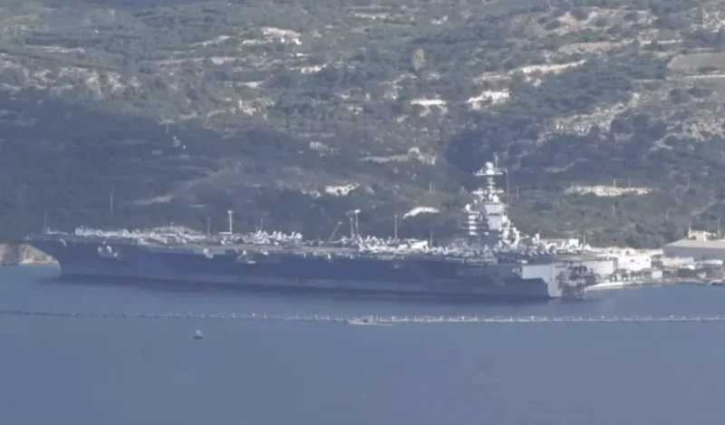 アメリカ海軍で最も高価な航空母艦であるUSSフォードが火災を起こし、戦闘区域から避難した。 美军最贵航母“福特号”起火撤离战区