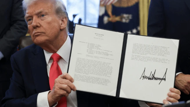 米ドル紙幣にトランプ氏の署名が入る予定で、これは165年にわたる伝統を破るものであり、トランプ氏は「黄金時代の創始者」として称賛されている。